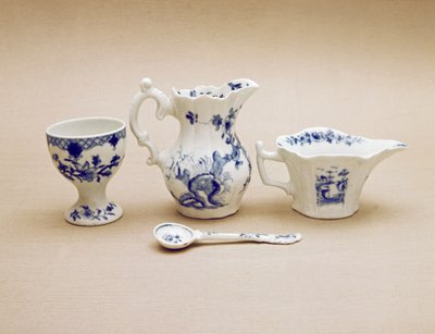 Worcester cream boat, cream jug, mustard spoon and egg cup, late 18th century by English School